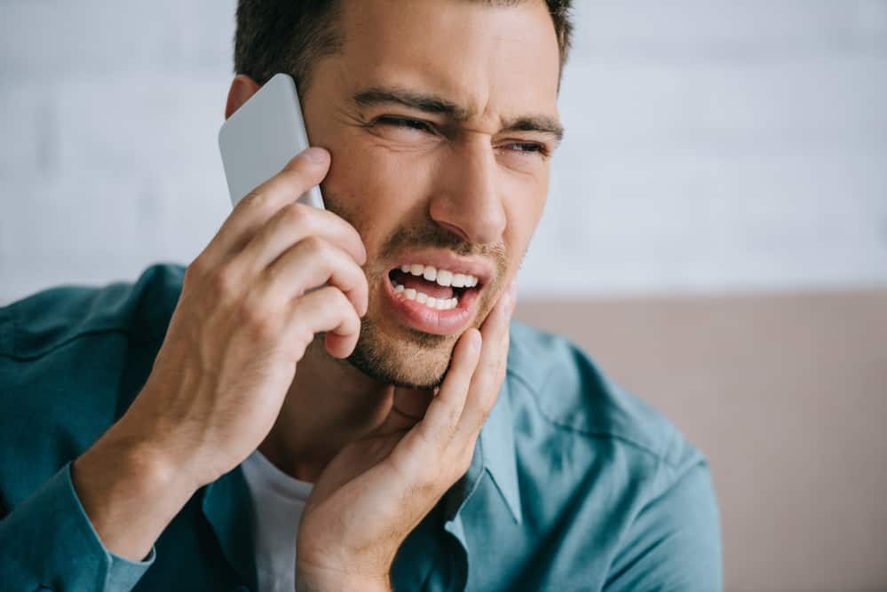 Experiencing pain in the back of your mouth? Learn how to spot symptoms of problematic wisdom teeth with this helpful guide.